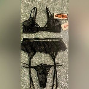 *BRAND NEW, TAGS ATTACHED * SM- black lace bralette, thong & garter belt set